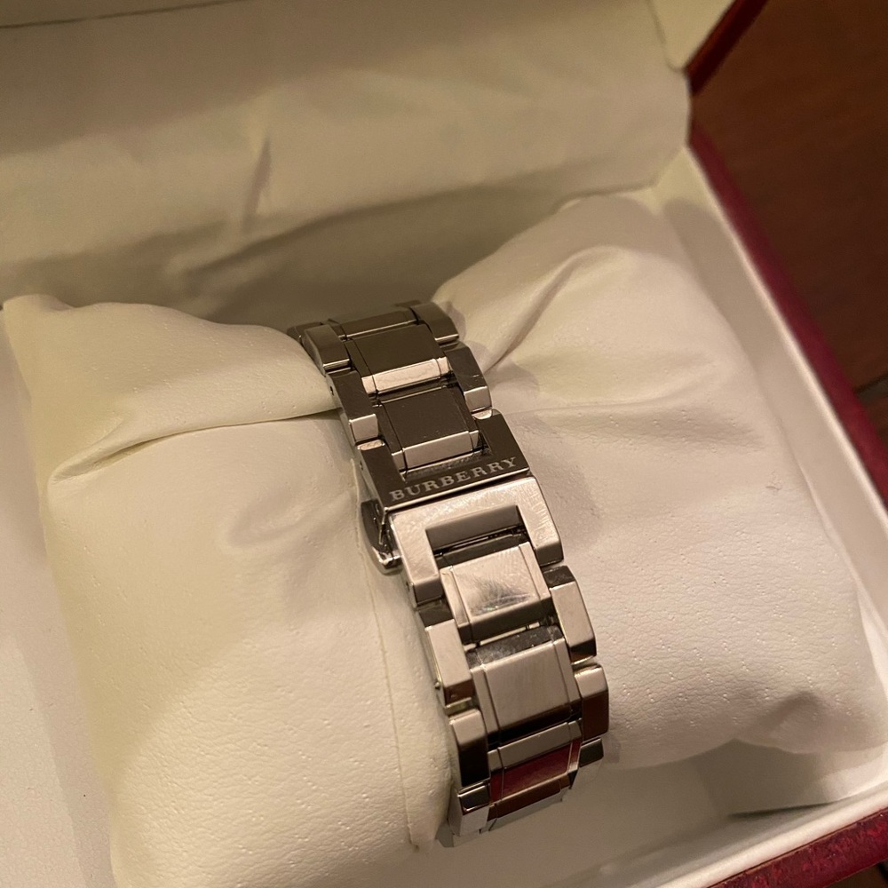 Burberry Mother of Pearl Watch - Picture 4 of 6